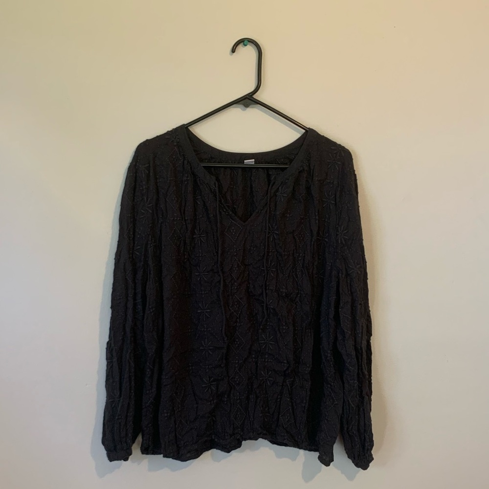 🌿 Embroidered pattern Old Navy top
